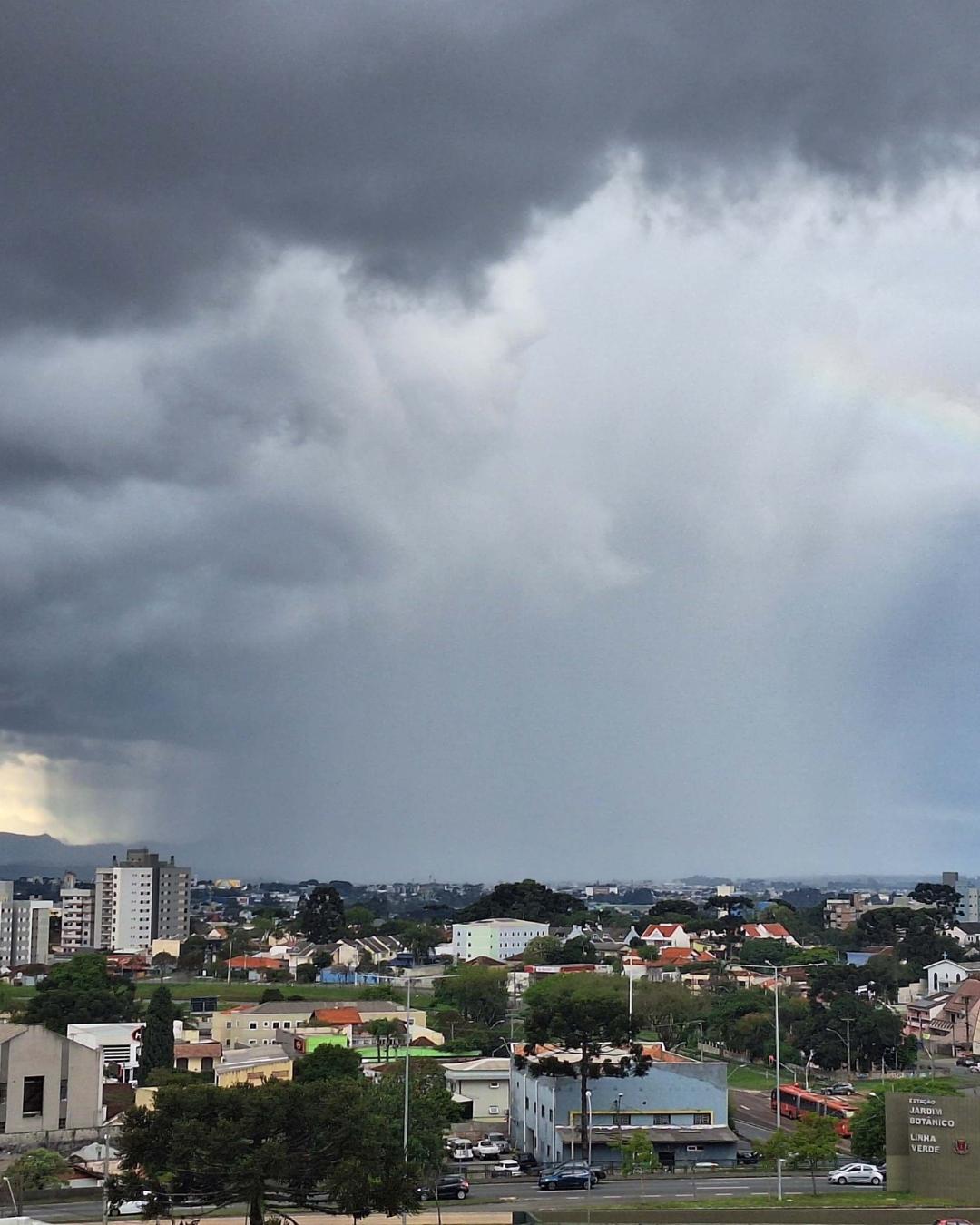 Chuva em outubro supera a média histórica em quatro cidades do Paraná, aponta Simepar