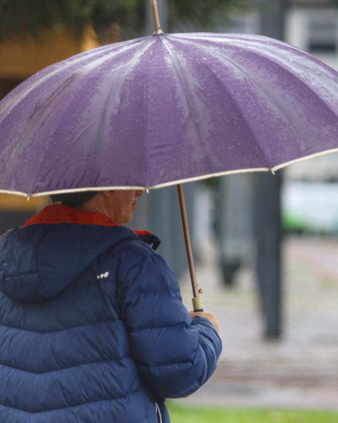 Chuva leve e temperaturas amenas marcam a previsão do tempo em Curitiba nesta sexta (10/10)