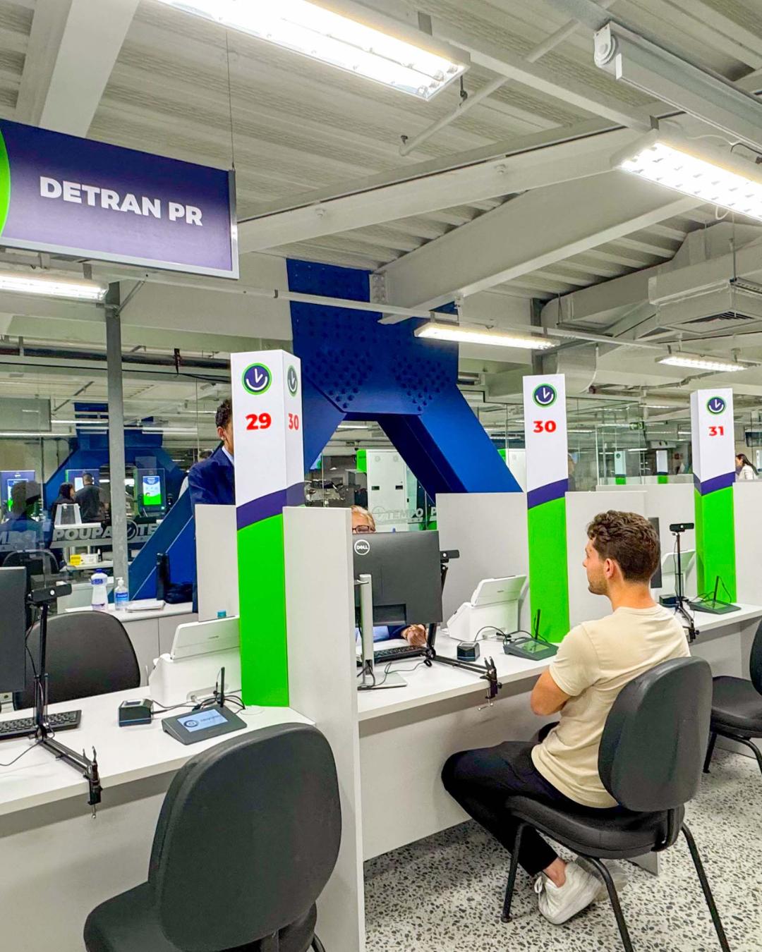 Detran-PR amplia serviços no Poupatempo de Curitiba e destaca números de atendimentos