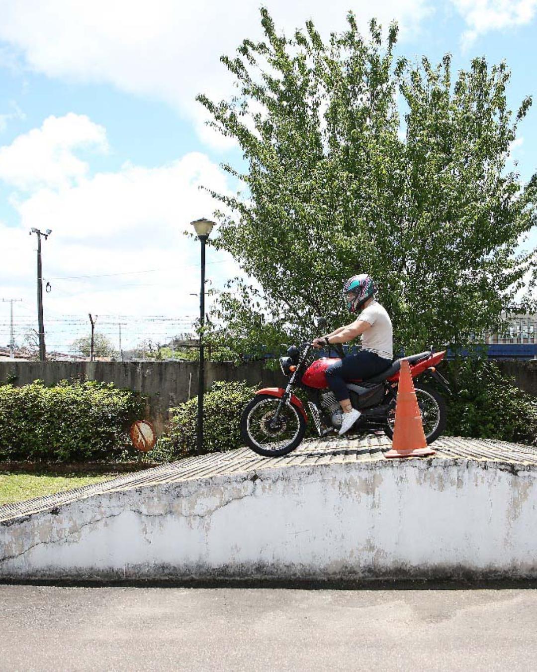 Exame de moto no Paraná: Detran-PR retira rampa como obstáculo obrigatório
