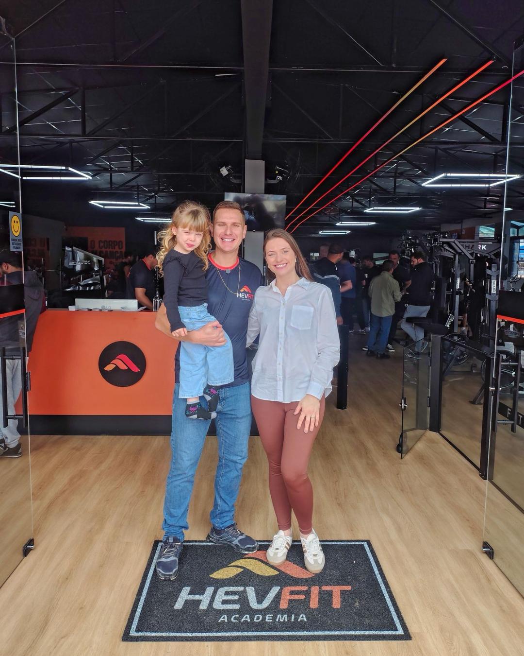 Hev Fit inaugura em Quatro Barras com planos acessíveis, equipamentos de ponta e playground para crianças