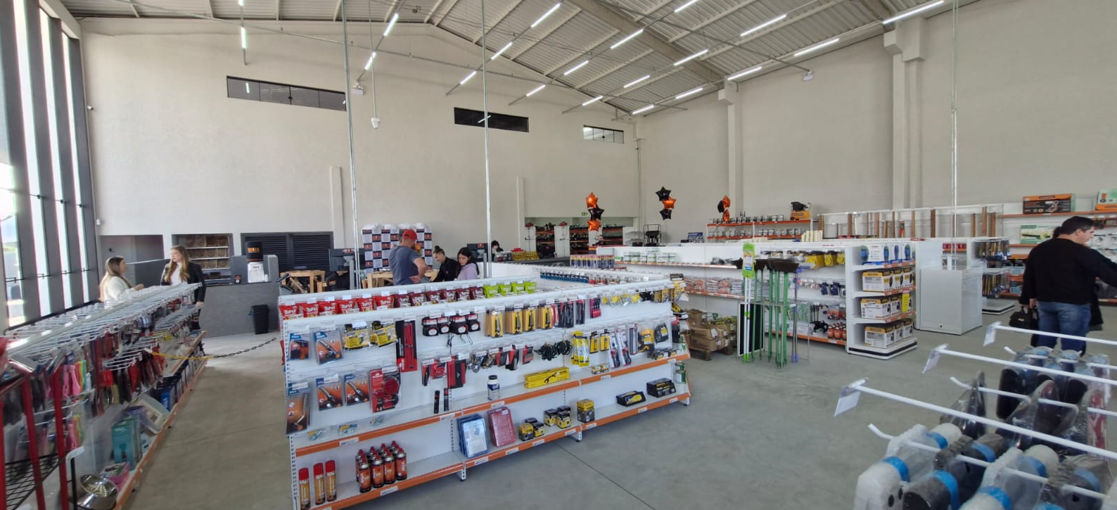 Souza Parafusos inaugura novo espaço em Campina Grande do Sul e celebra 23 anos de história