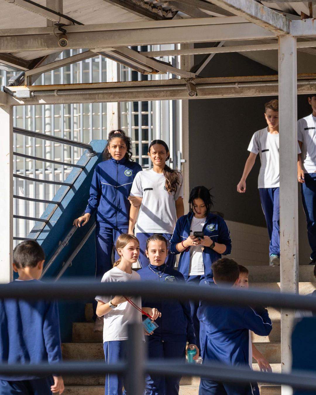 Lei autoriza escolas estaduais de tempo integral a adotarem modelo cívico-militar no Paraná