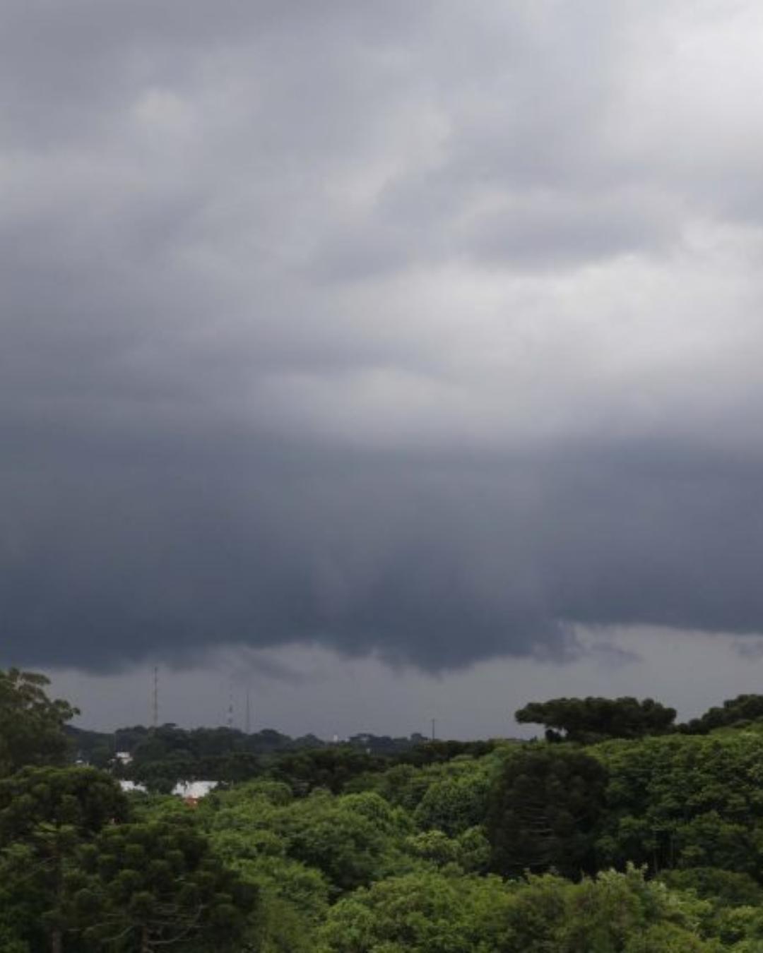 Paraná terá chuva generalizada e quedas expressivas de temperatura no fim de semana
