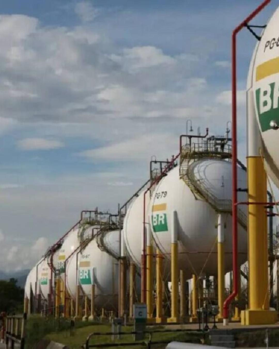 Petrobras reduz gasolina em 4,9%; preço médio cai para R$ 2,71 por litro