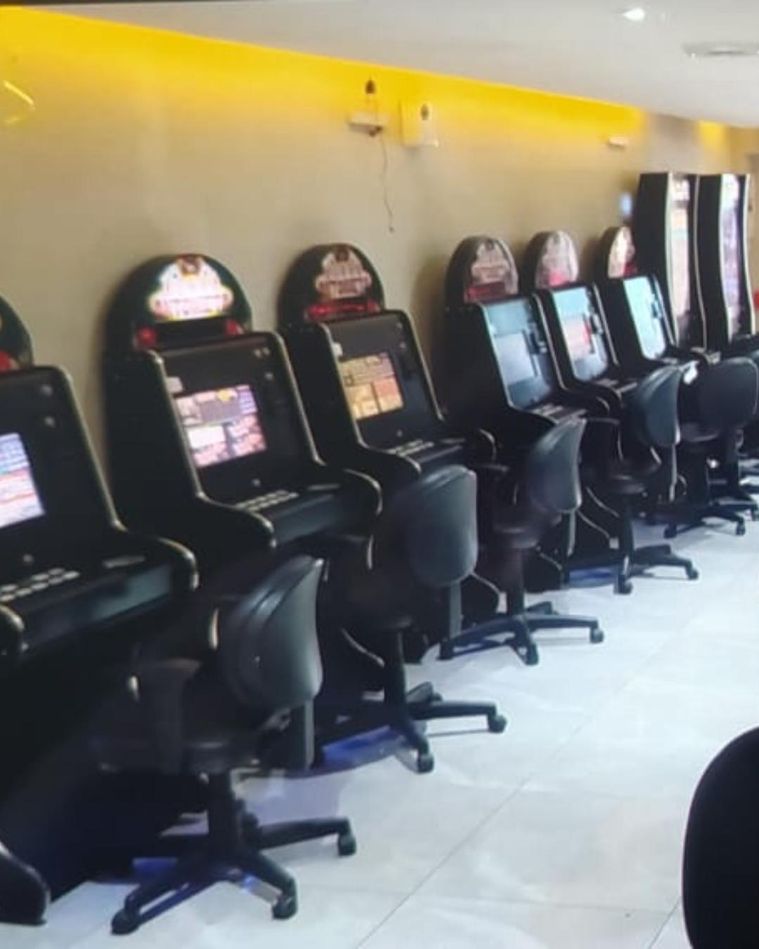 PMPR apreende 23 máquinas de jogos de azar e dinheiro em operação em Pinhais