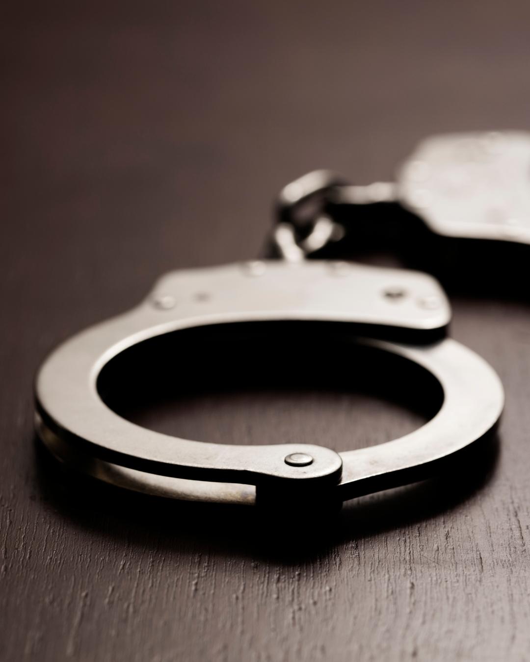 Polícia prende foragido acusado de estupro qualificado e ameaça em Pinhais