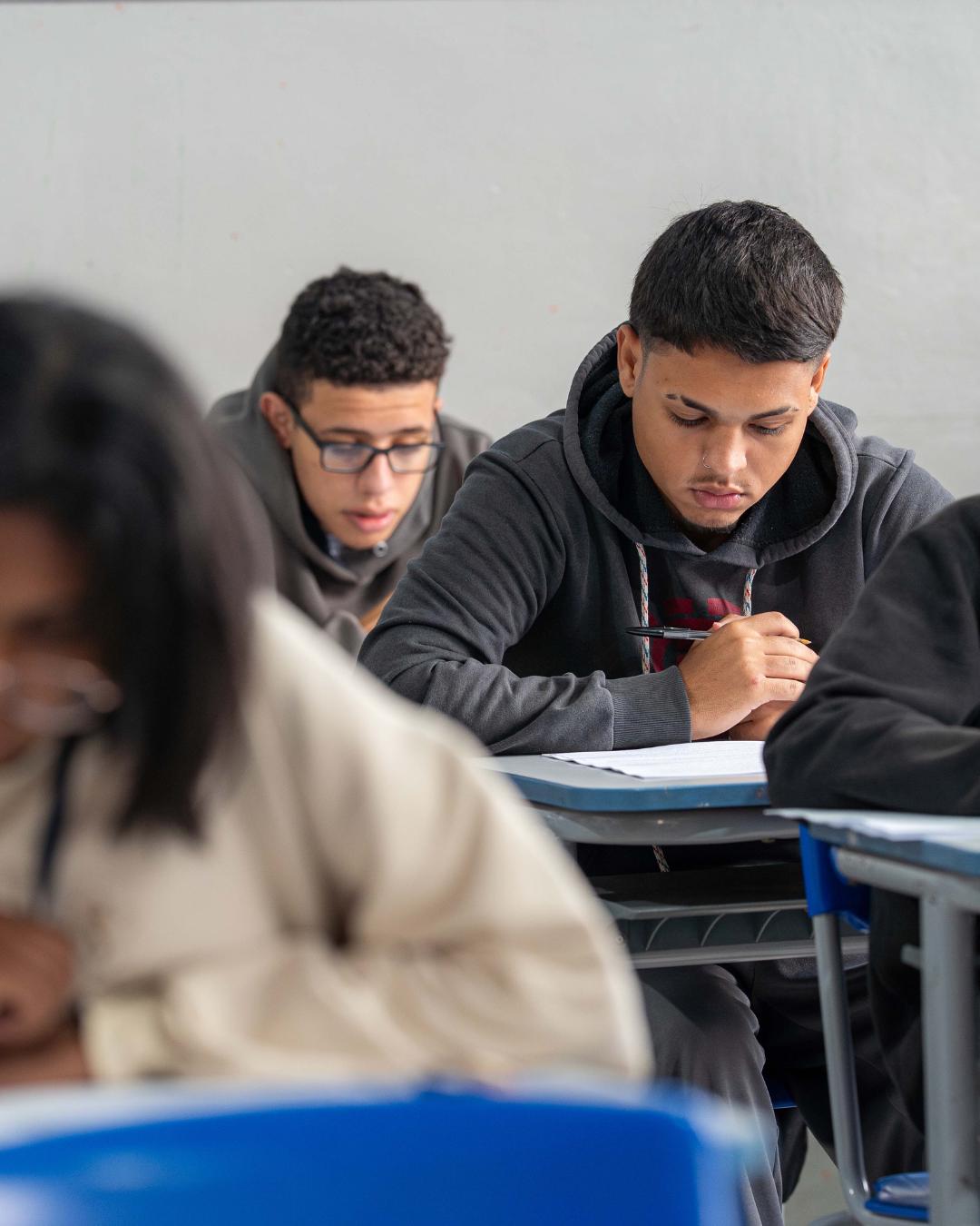 Professores da rede estadual compartilham estratégias para o Enem 2025, com foco em linguagem e interpretação