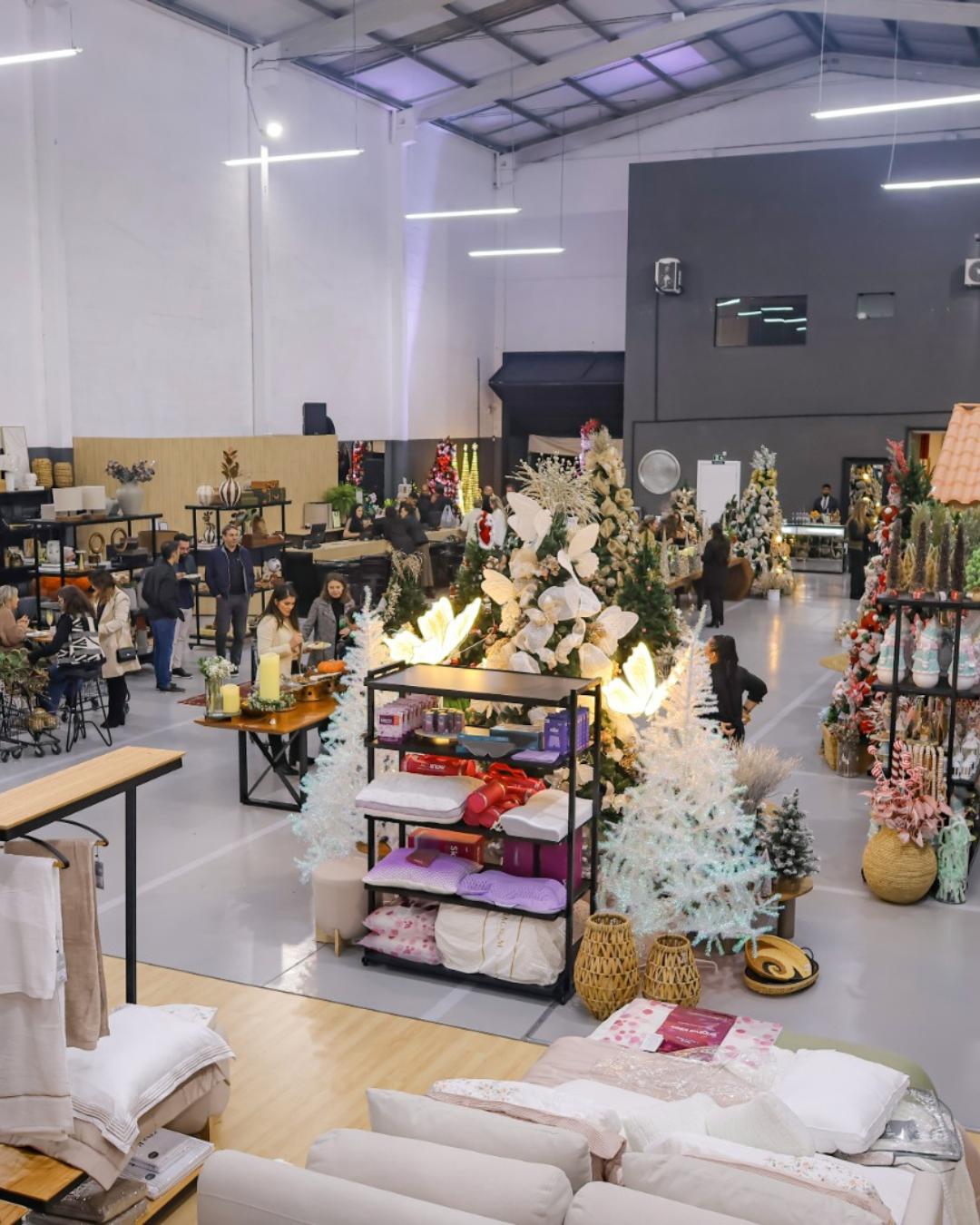 Villa Espaço Bazar reinaugura e lança decoração de Natal 2025