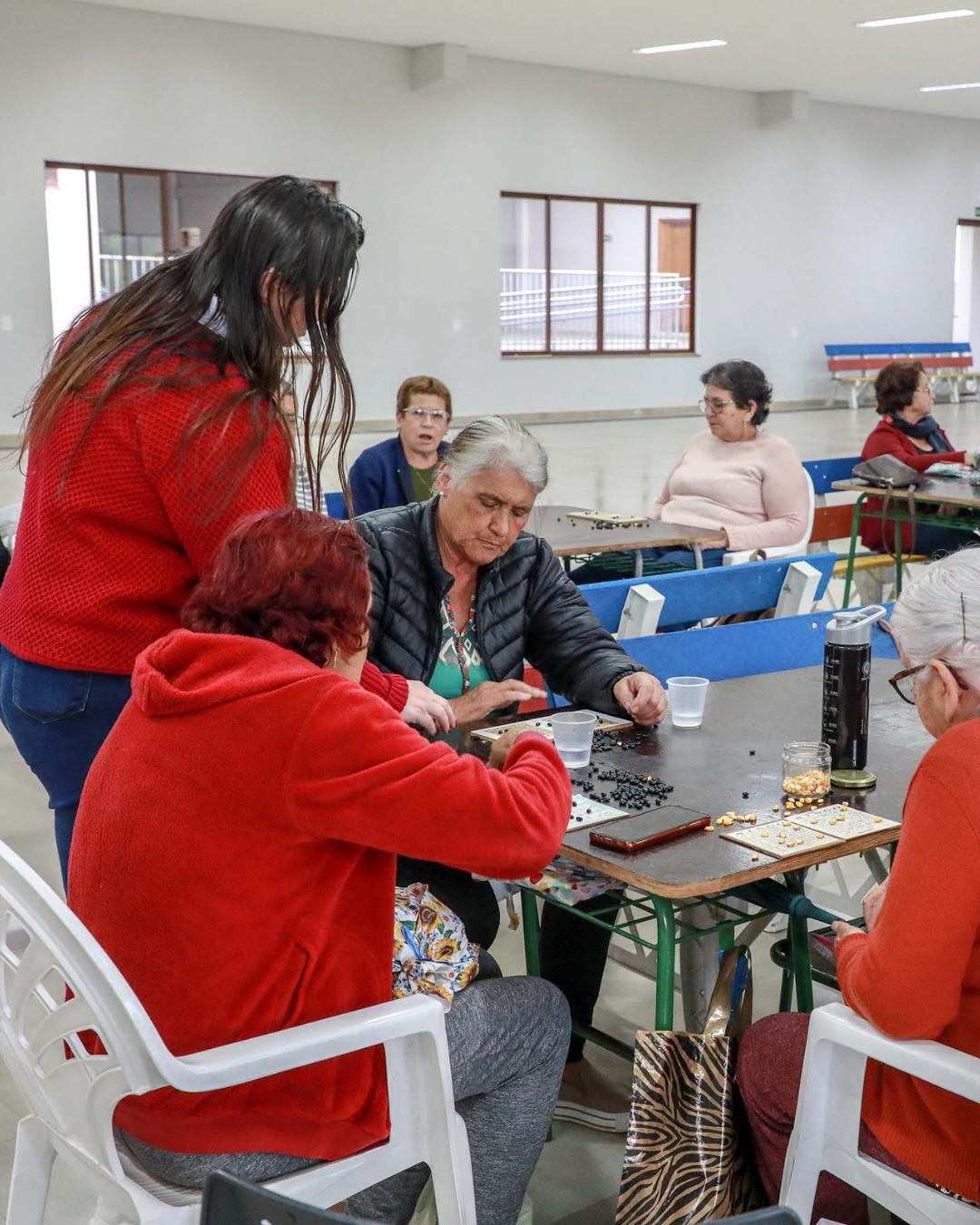 Ratinho Junior lança Bolsa Cuidador Familiar para apoiar cuidadores de idosos no Paraná