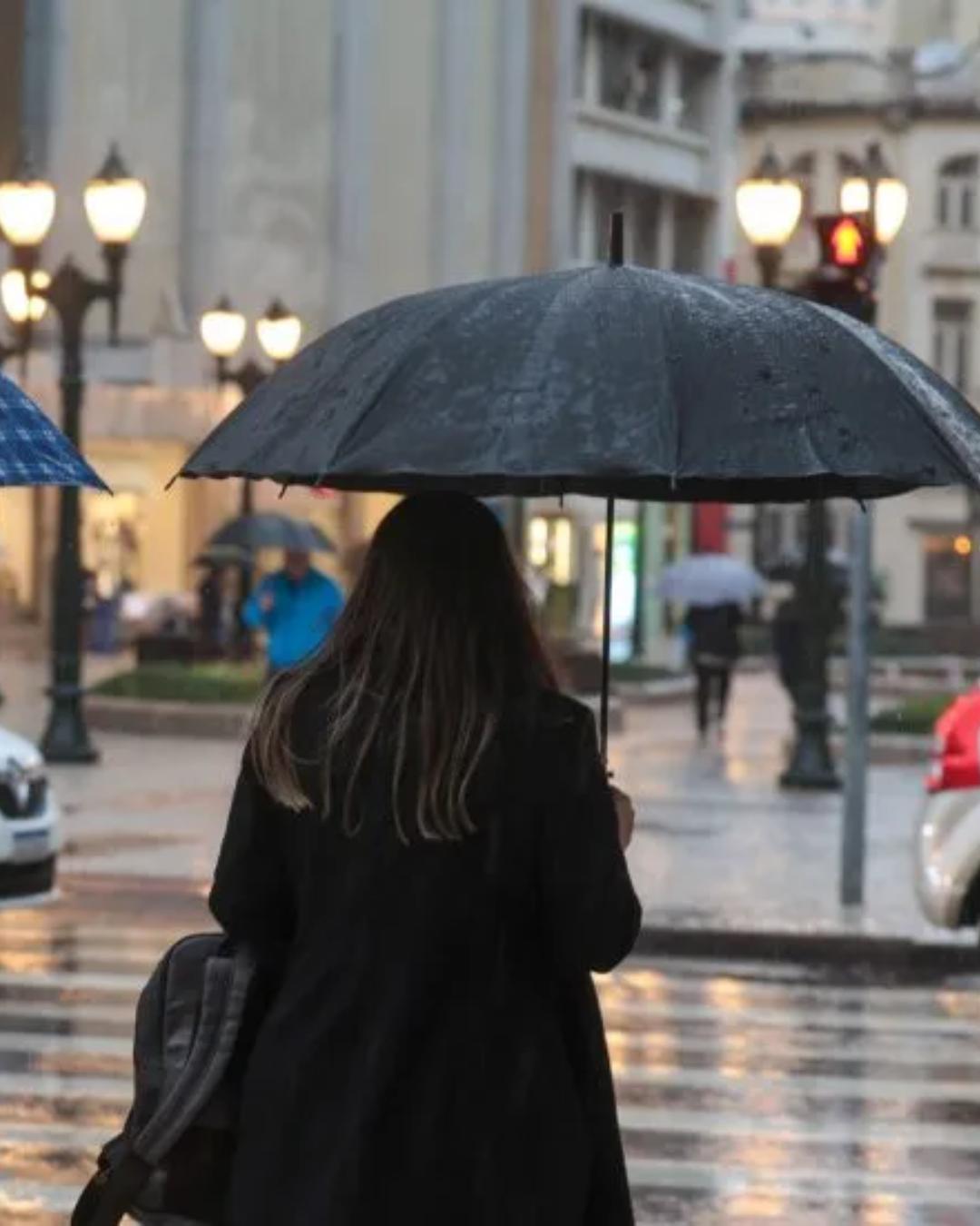 Semana de chuvas intensas no Paraná, mas temperaturas seguem estáveis