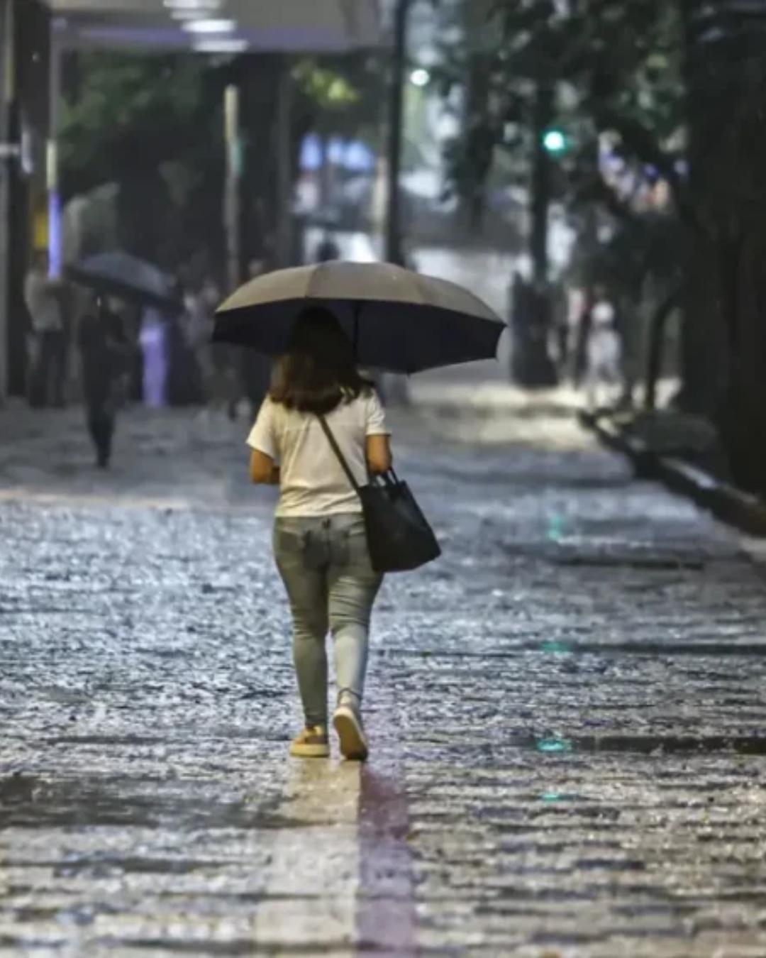 Semana no Paraná terá chuvas isoladas, ventos fortes no litoral e noites frias em várias regiões