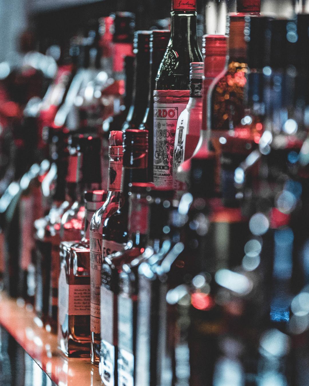 UFPR oferece testes gratuitos para detectar metanol em bebidas alcoólicas em Curitiba