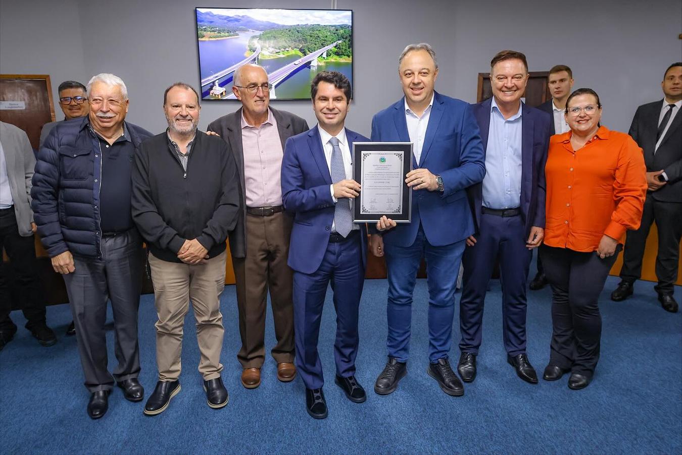 Câmara de Campina homenageia deputado Alexandre Curi