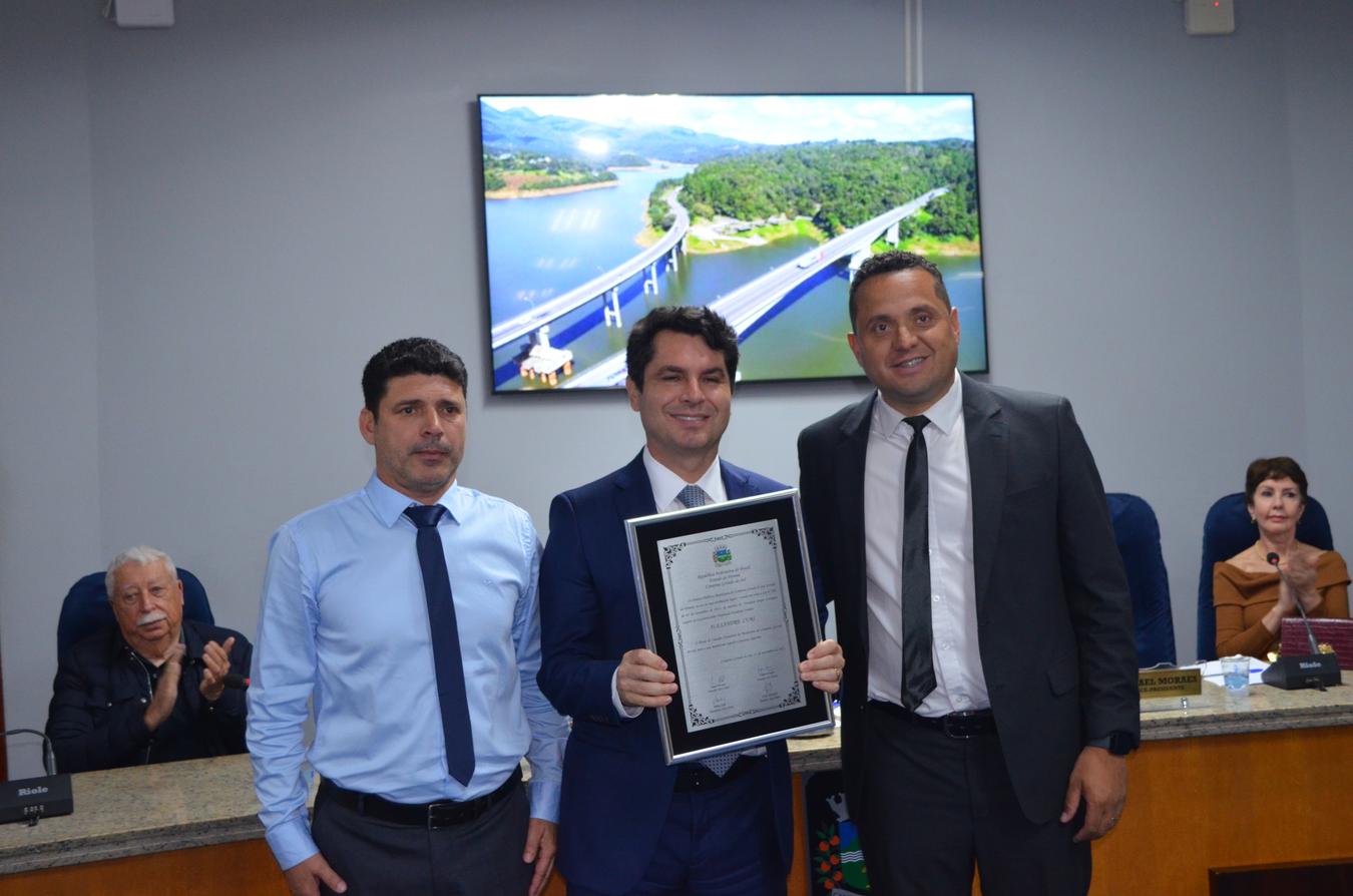 Câmara de Campina homenageia deputado Alexandre Curi