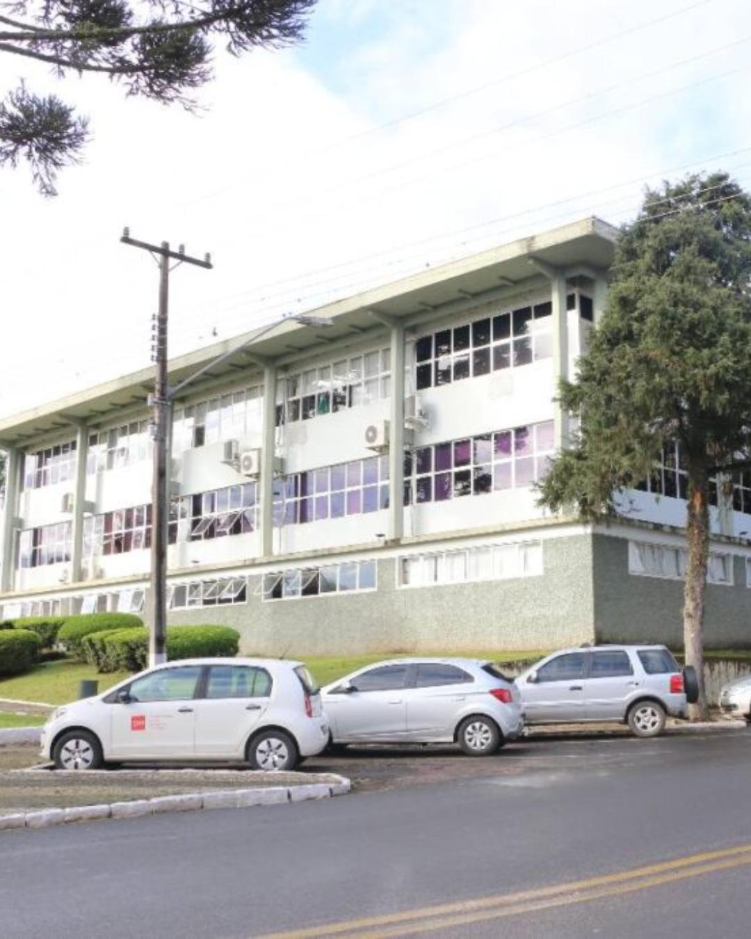 Concurso público em Castro oferece 94 vagas e salários de até R$ 7,4 mil