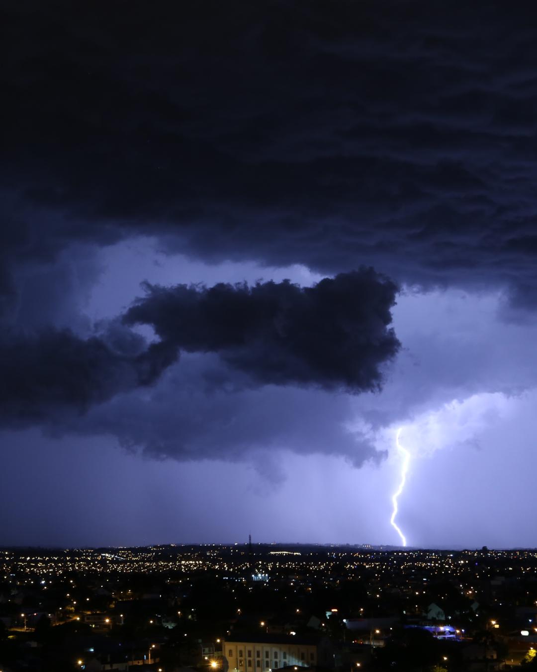 Curitiba terá chuva persistente até segunda-feira, aponta previsão do Simepar