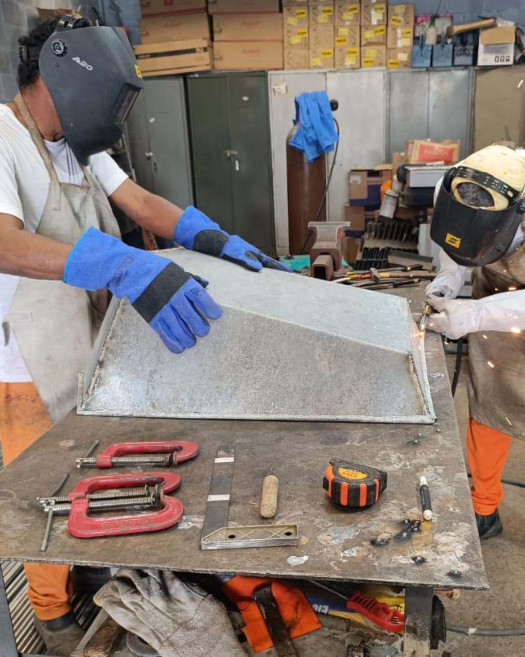 Detentos de Piraquara fabricam carrinhos de mão para ajudar na recuperação de Rio Bonito do Iguaçu