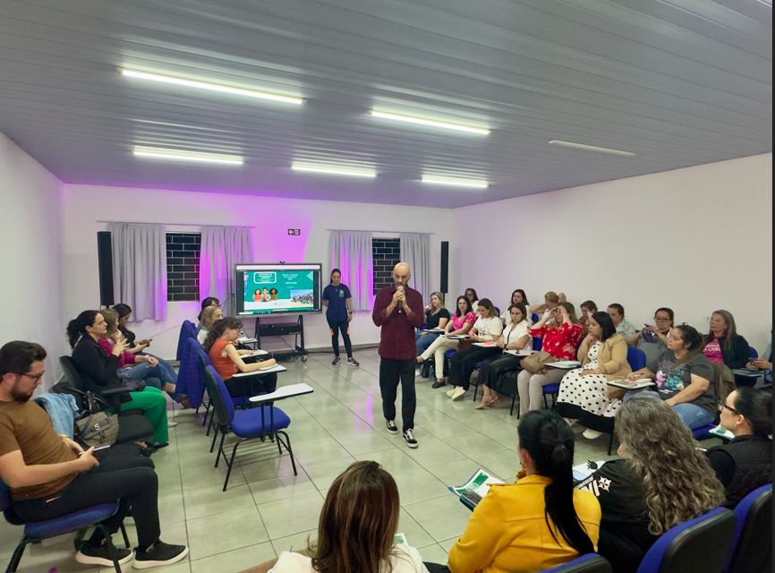 Curso prepara gestores para eleições nas escolas de Campina Grande do Sul