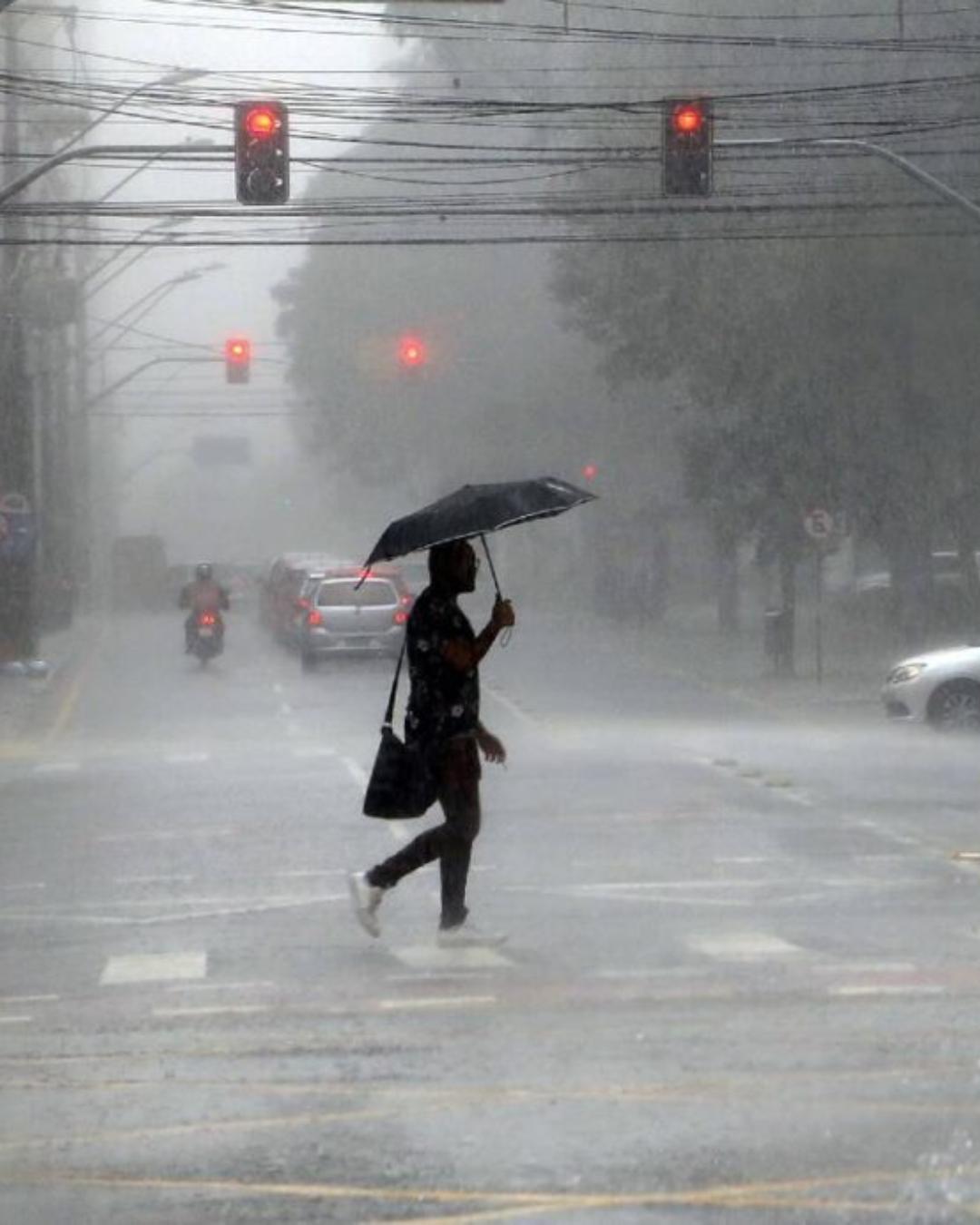 Novos temporais ameaçam o Paraná com chuvas intensas e ventos de até 95 km/h