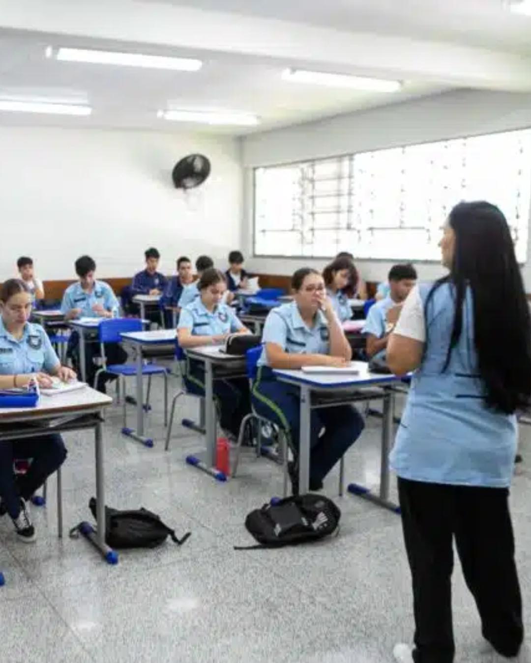 Paraná consulta 50 escolas sobre modelo cívico-militar; lista inclui 11 de Curitiba