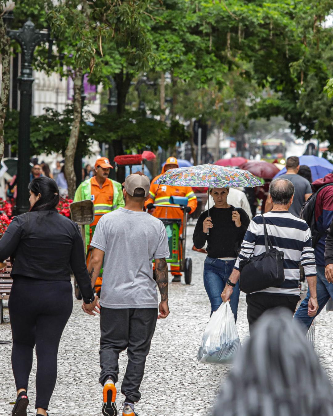 Paraná lidera com alta taxa de uniões conjugais, aponta Censo 2022