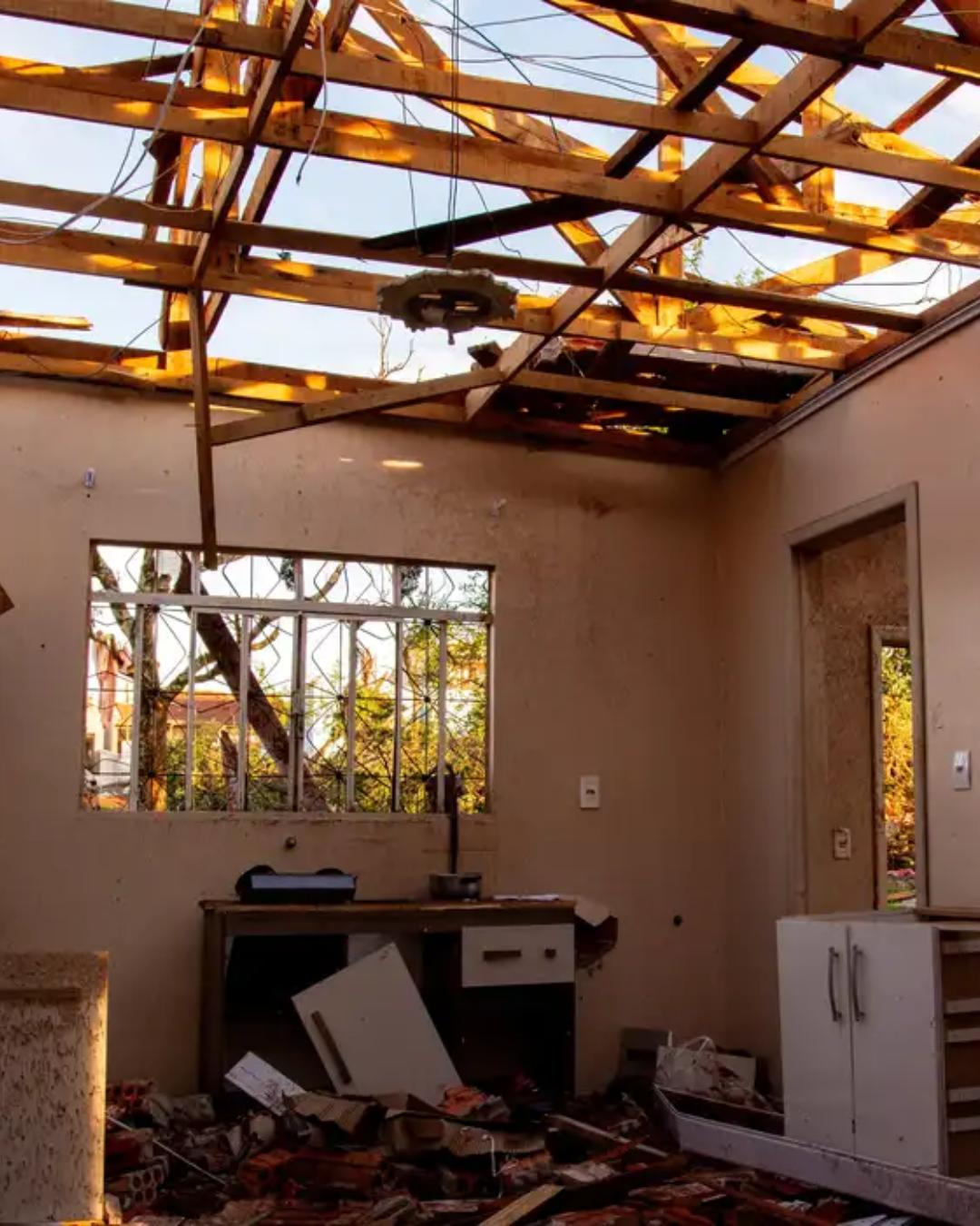 Rio Bonito do Iguaçu inicia reconstrução após tornado com ventos de 330 km/h