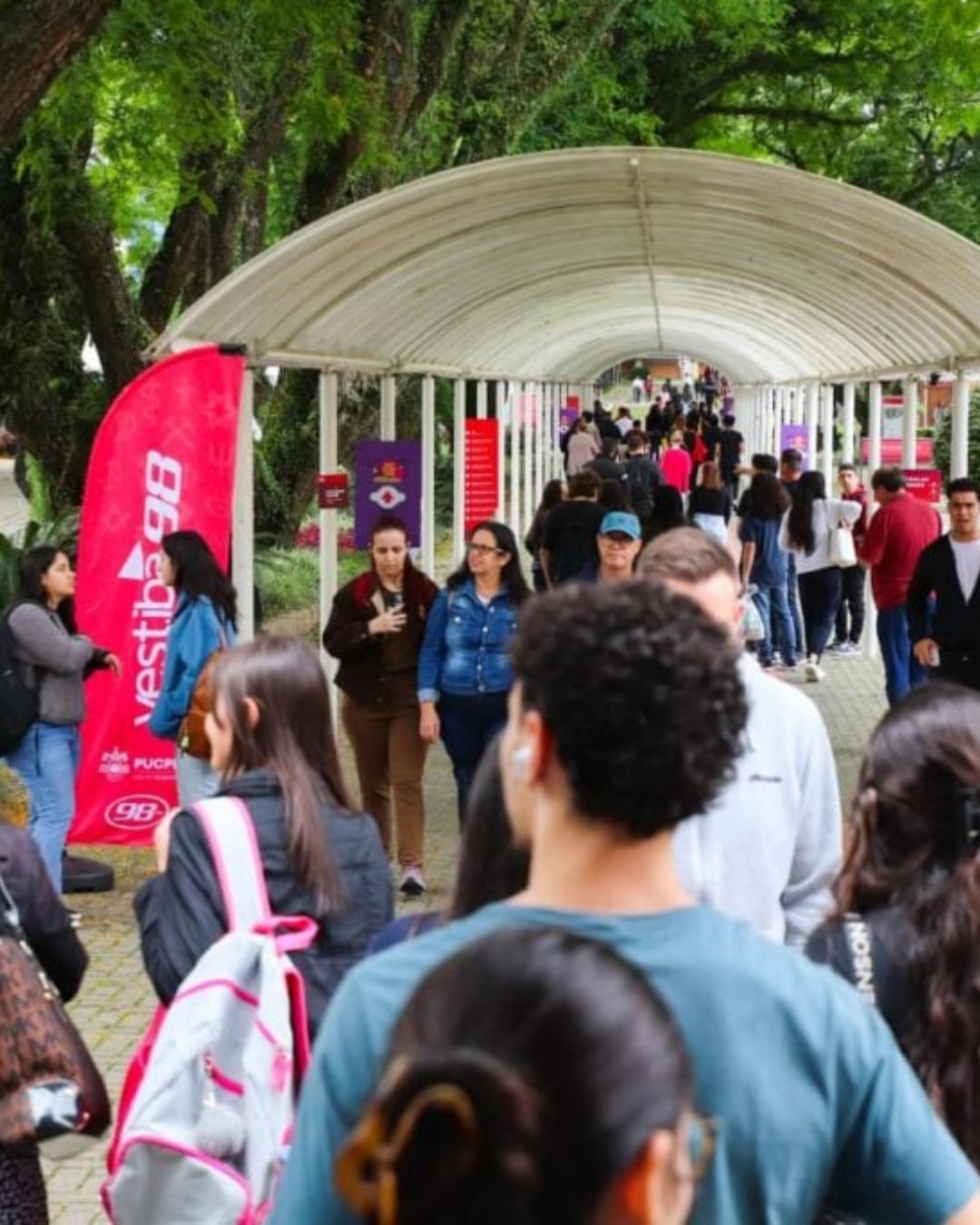 Segundo dia de provas do Enem 2025 ocorre neste domingo com foco em ciências e matemática