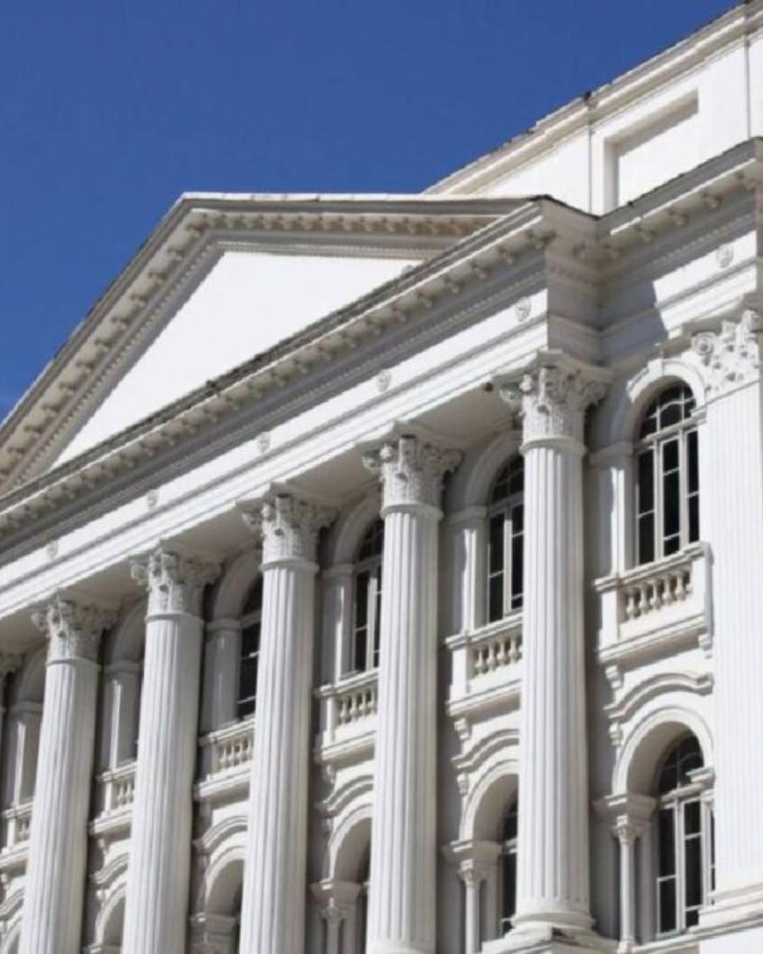 UFPR abre concurso público com 17 vagas e salários de até R$ 13,2 mil