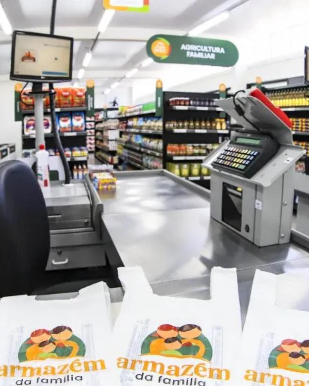 Armazéns da Família em Curitiba oferecem preços acessíveis para produtos natalinos até 19 de dezembro