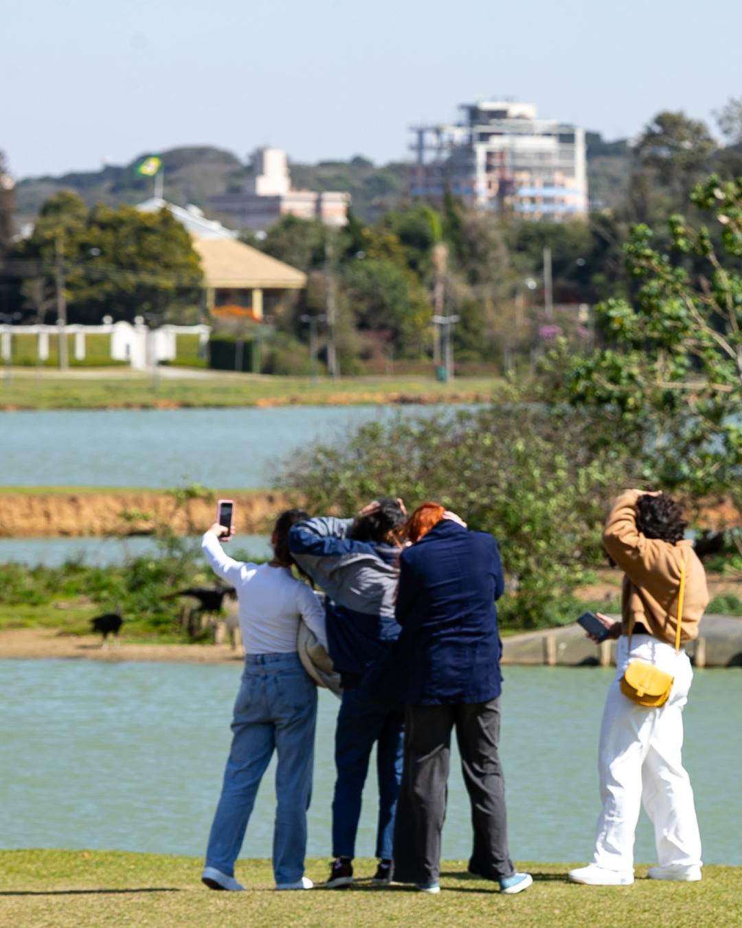 Calor intenso e sensação de abafamento marcam a segunda-feira em Curitiba
