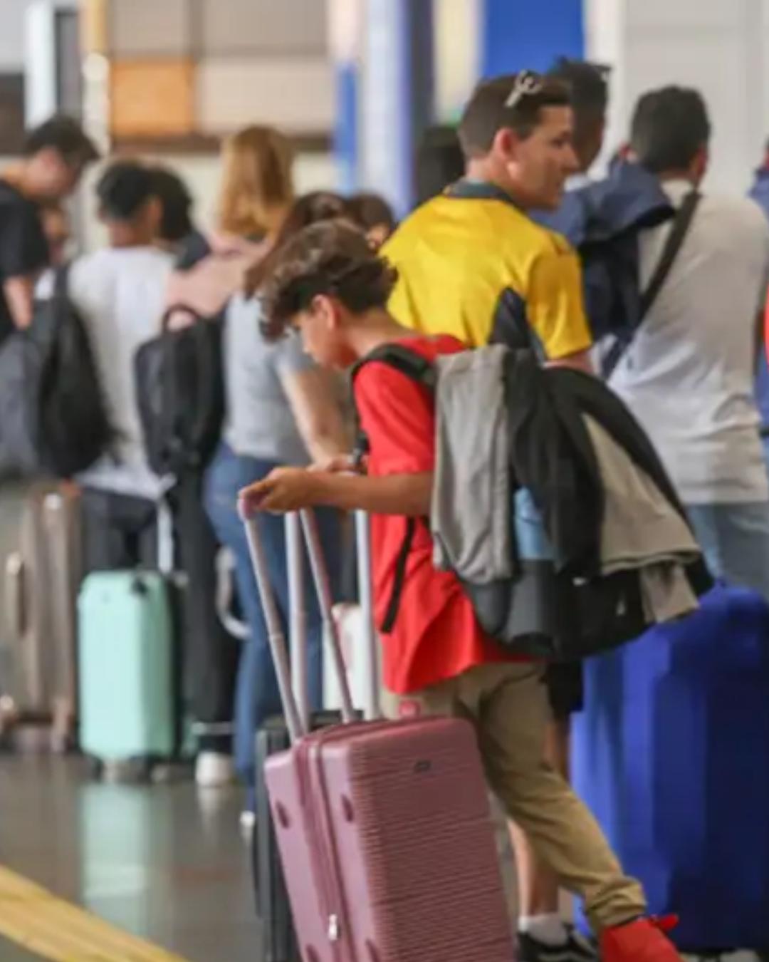 Categoria de aeronautas avalia proposta salarial e pode iniciar greve em 1º de janeiro