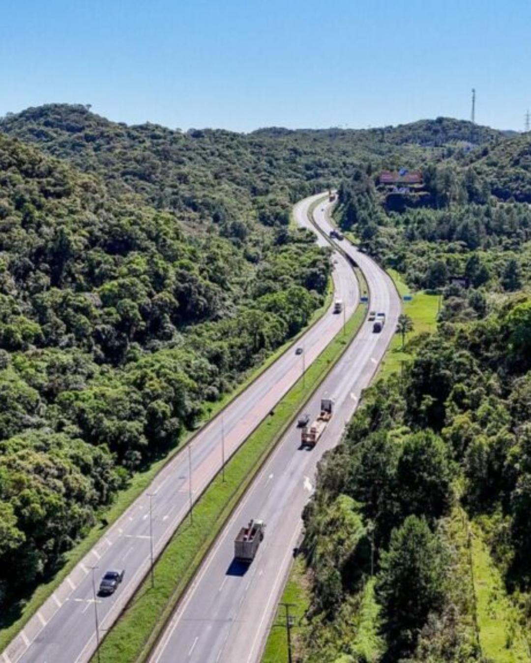 Confira os horários de maior movimento nas estradas entre Paraná e Santa Catarina no fim de ano