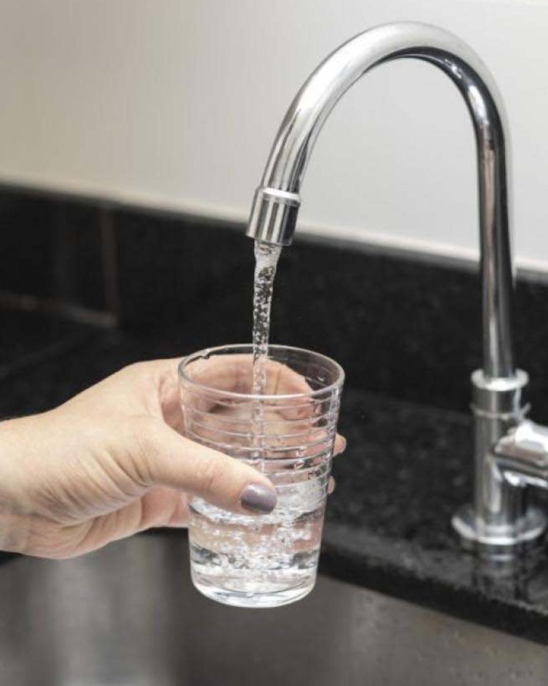 Consumo de água aumenta 20% em Curitiba devido a calor recorde, diz Sanepar