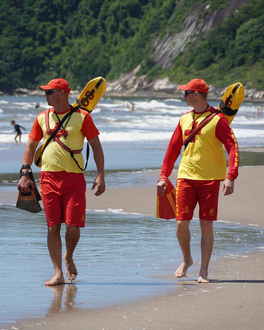 Corpo de mulher encontrado em Matinhos pode ser de vítima levada por correnteza ao tentar salvar filho