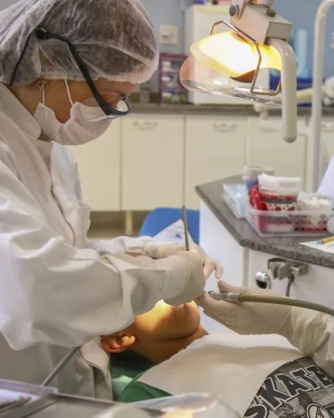 Curitiba dá posse a novos profissionais de saúde bucal aprovados em concurso público