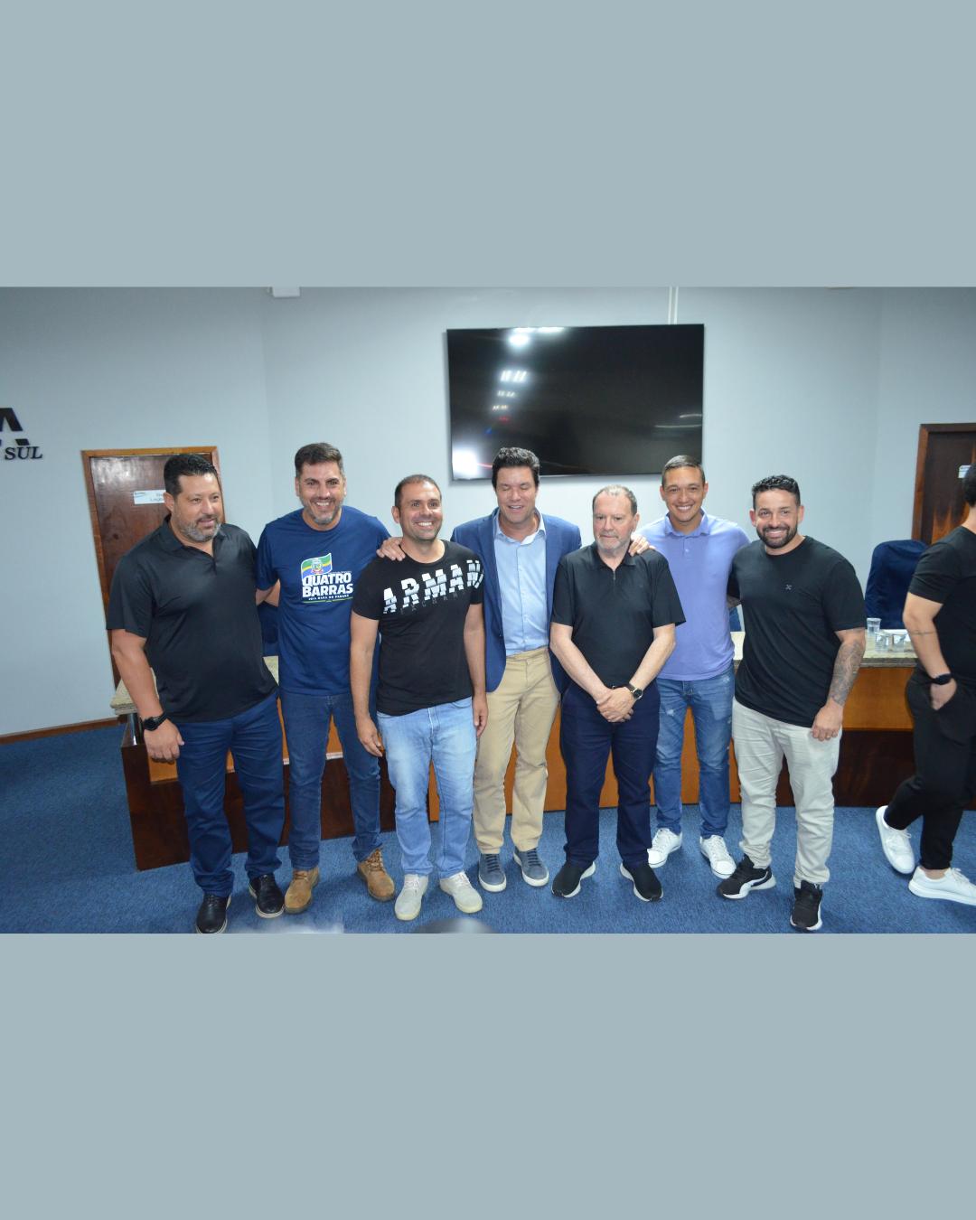 Em sessão solene, Guto Silva é reconhecido como Cidadão Honorário de Campina Grande do Sul