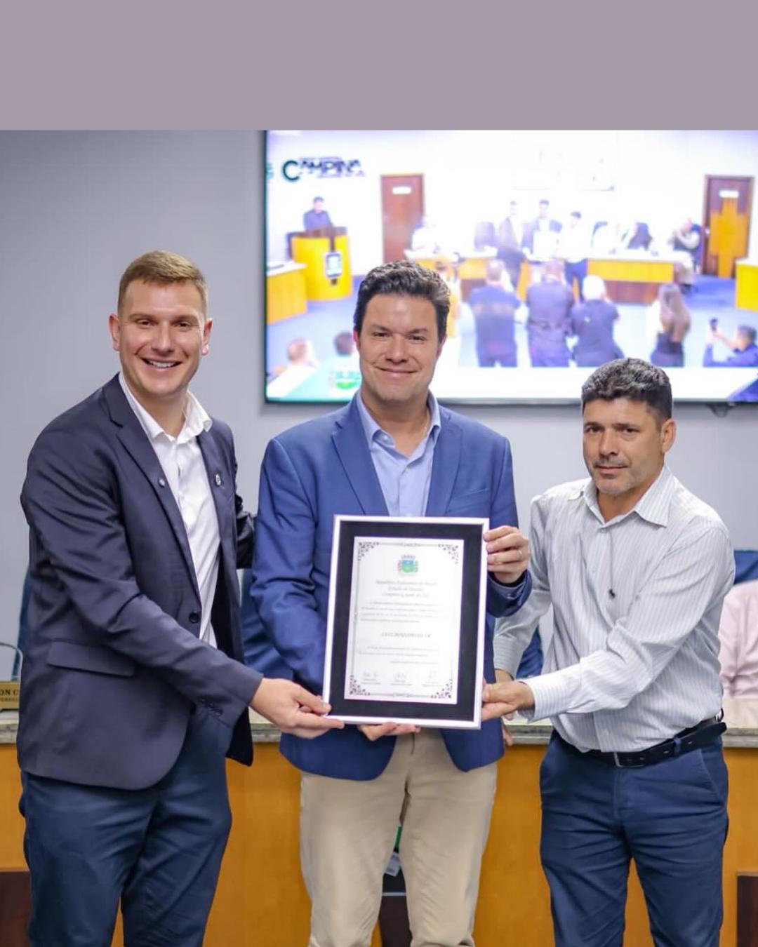 Em sessão solene, Guto Silva é reconhecido como Cidadão Honorário de Campina Grande do Sul