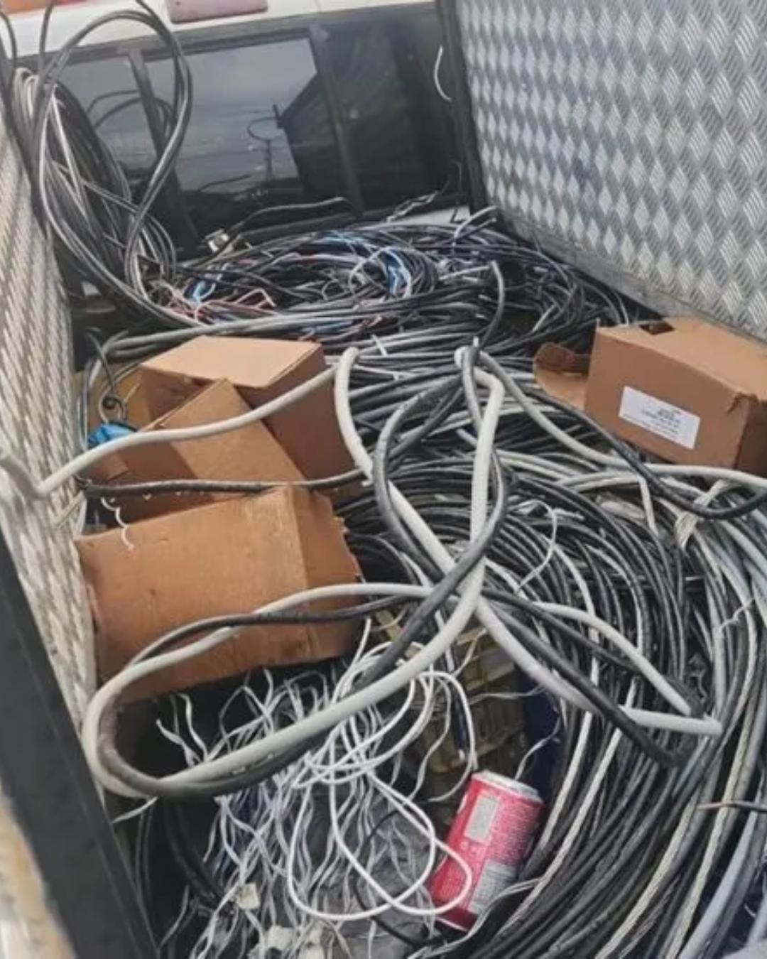 Homem é preso por furto de energia e suspeita de integrar esquema de falsificação em São José dos Pinhais