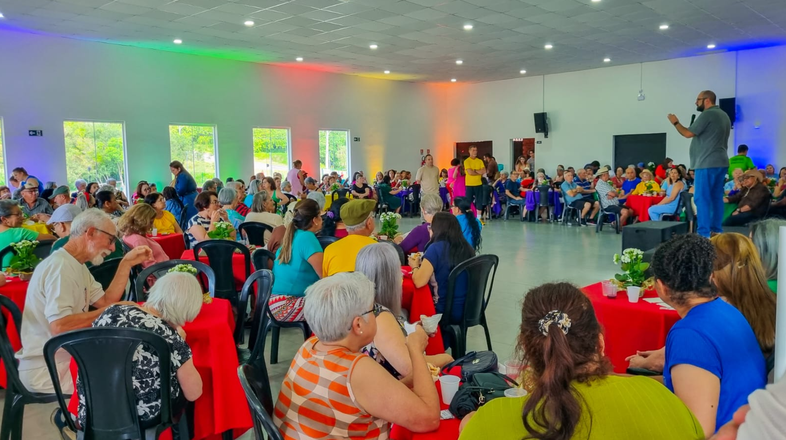Festa das Cores encerra ano de atividades da melhor idade em Campina Grande do Sul