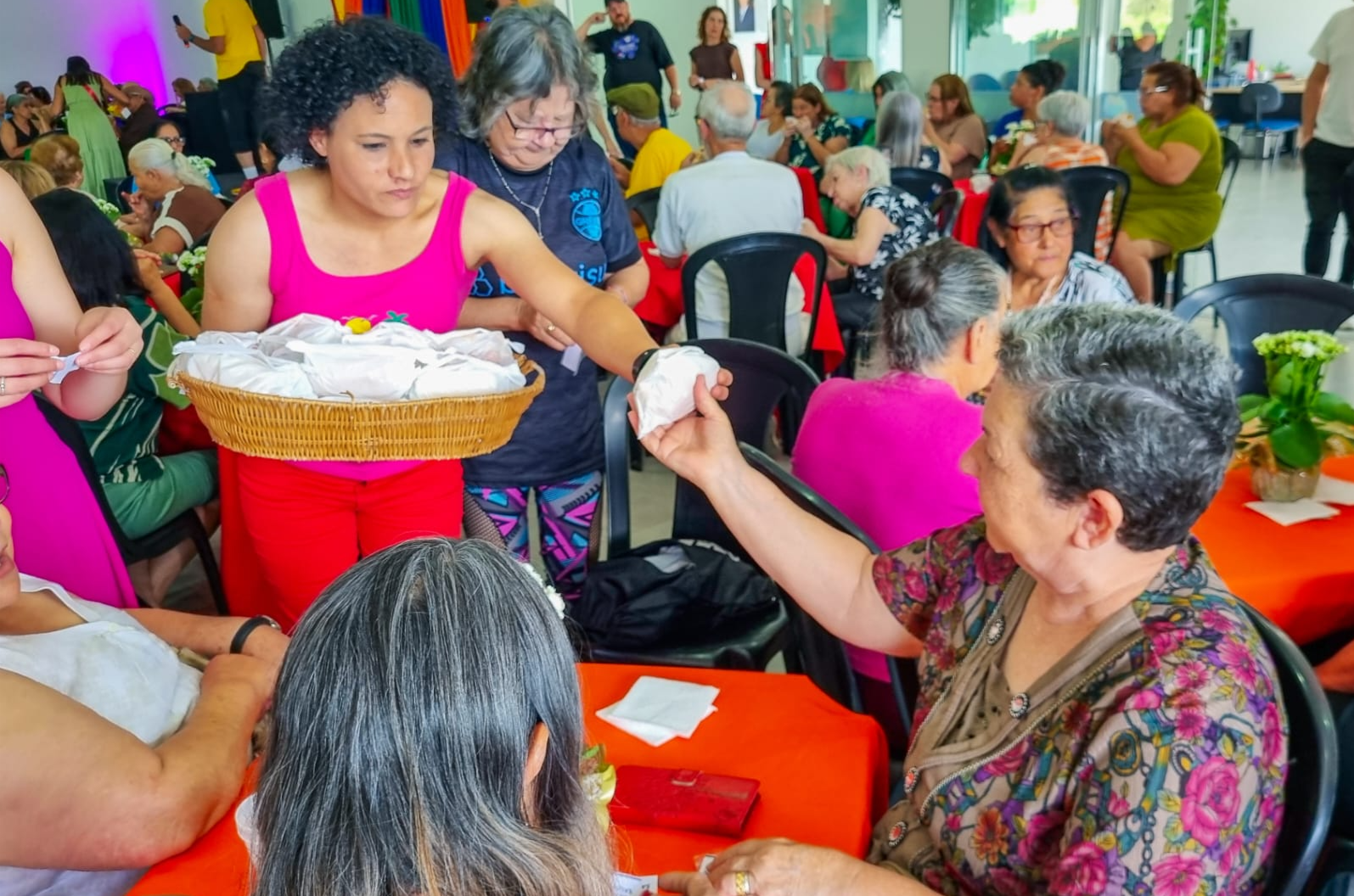 Festa das Cores encerra ano de atividades da melhor idade em Campina Grande do Sul
