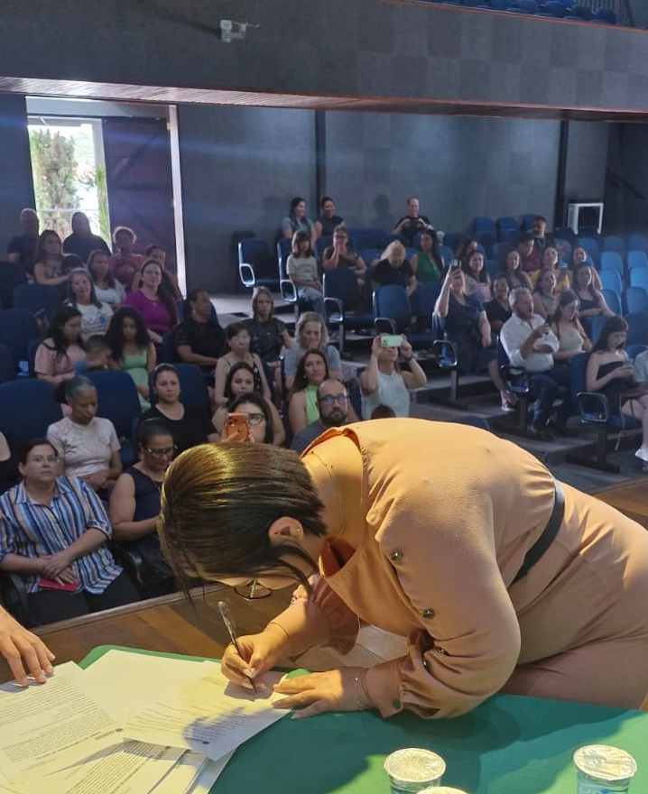 Campina Grande do Sul diploma diretores da rede municipal para a gestão 2026–2027