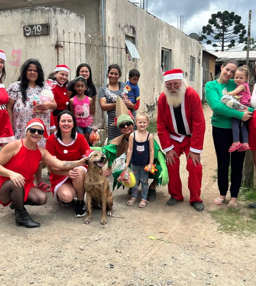 Voluntários transformam o Natal em gesto de amor e levam alegria a comunidades de Quatro Barras