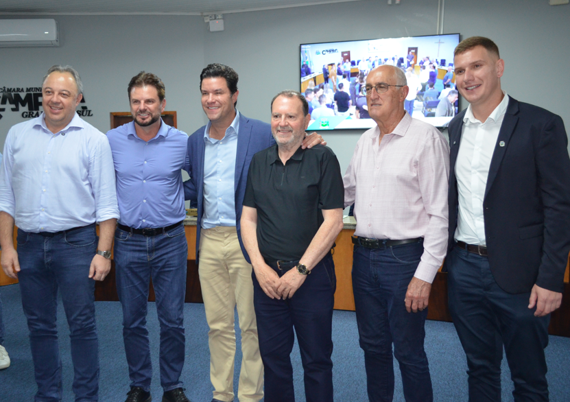 Em sessão solene, Guto Silva é reconhecido como Cidadão Honorário de Campina Grande do Sul