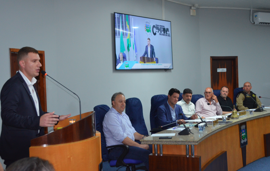 Em sessão solene, Guto Silva é reconhecido como Cidadão Honorário de Campina Grande do Sul