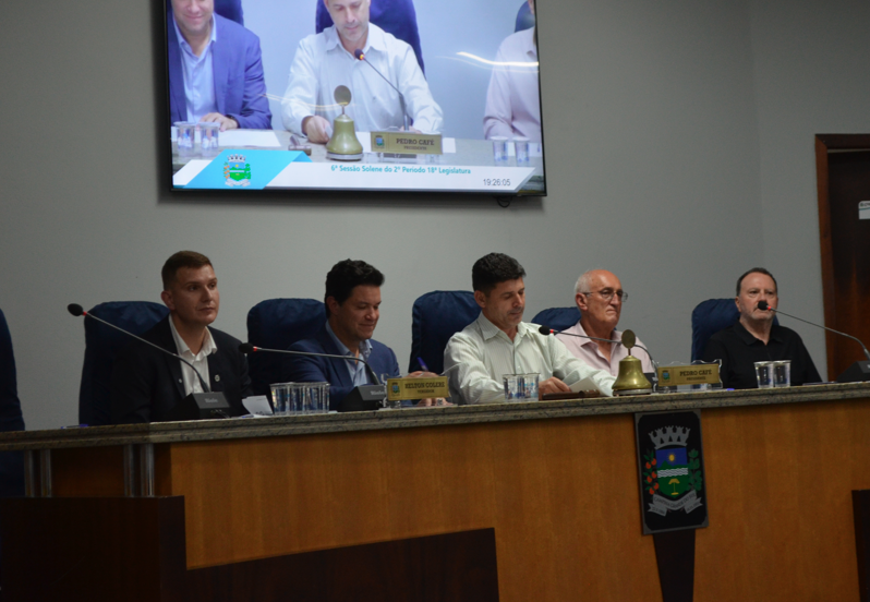 Em sessão solene, Guto Silva é reconhecido como Cidadão Honorário de Campina Grande do Sul