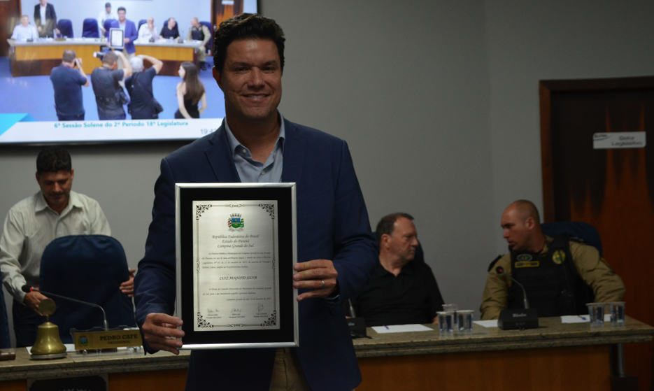 Em sessão solene, Guto Silva é reconhecido como Cidadão Honorário de Campina Grande do Sul