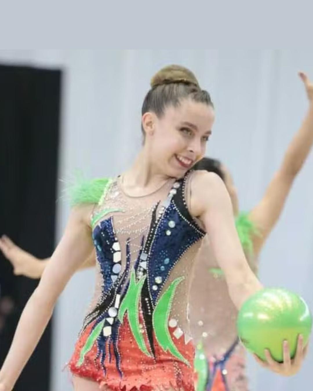 Isabelle Marciniak, campeã de ginástica rítmica, morre aos 18 anos após luta contra câncer