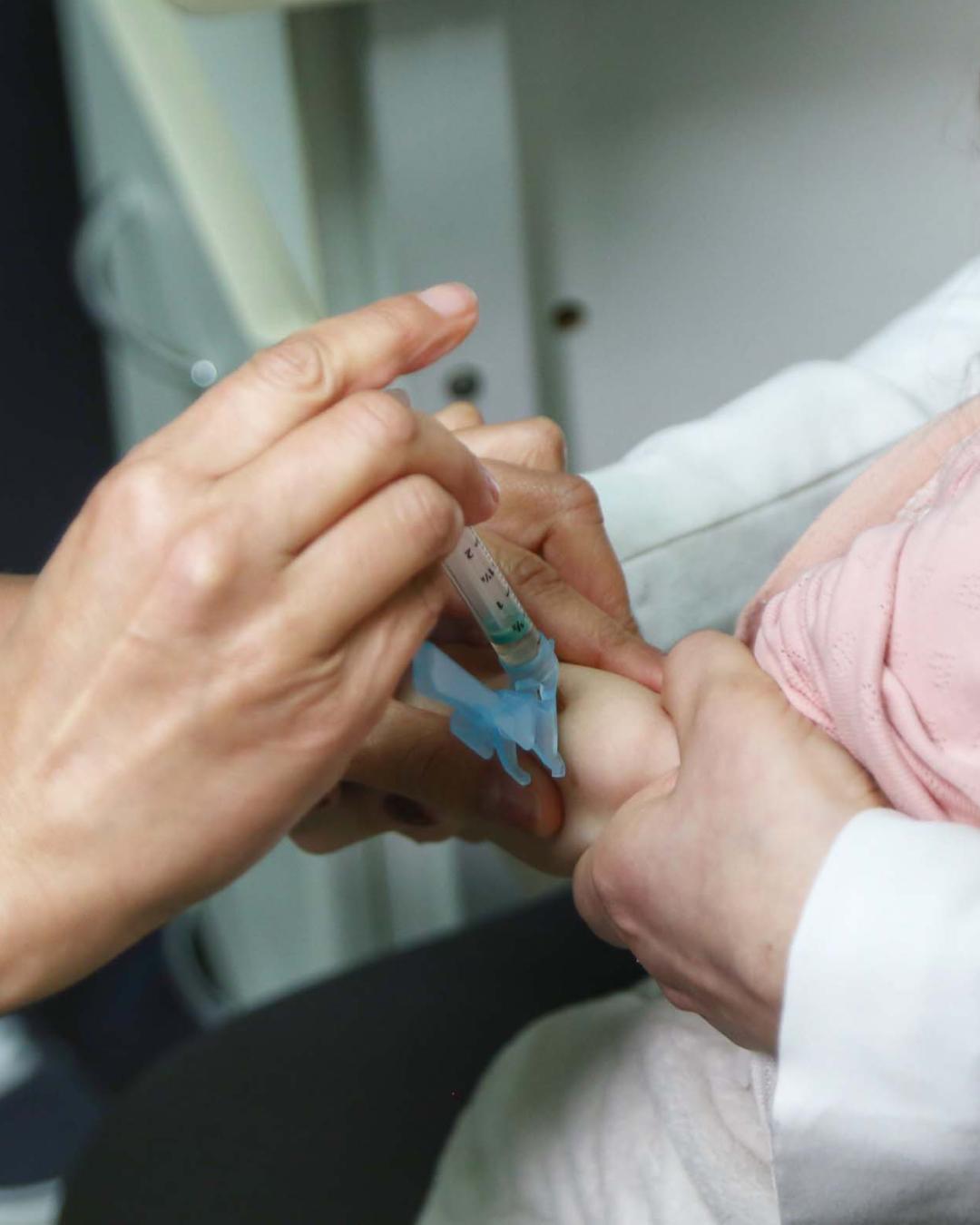 Paraná reforça medidas de vacinação e prevenção contra o sarampo em períodos de viagens