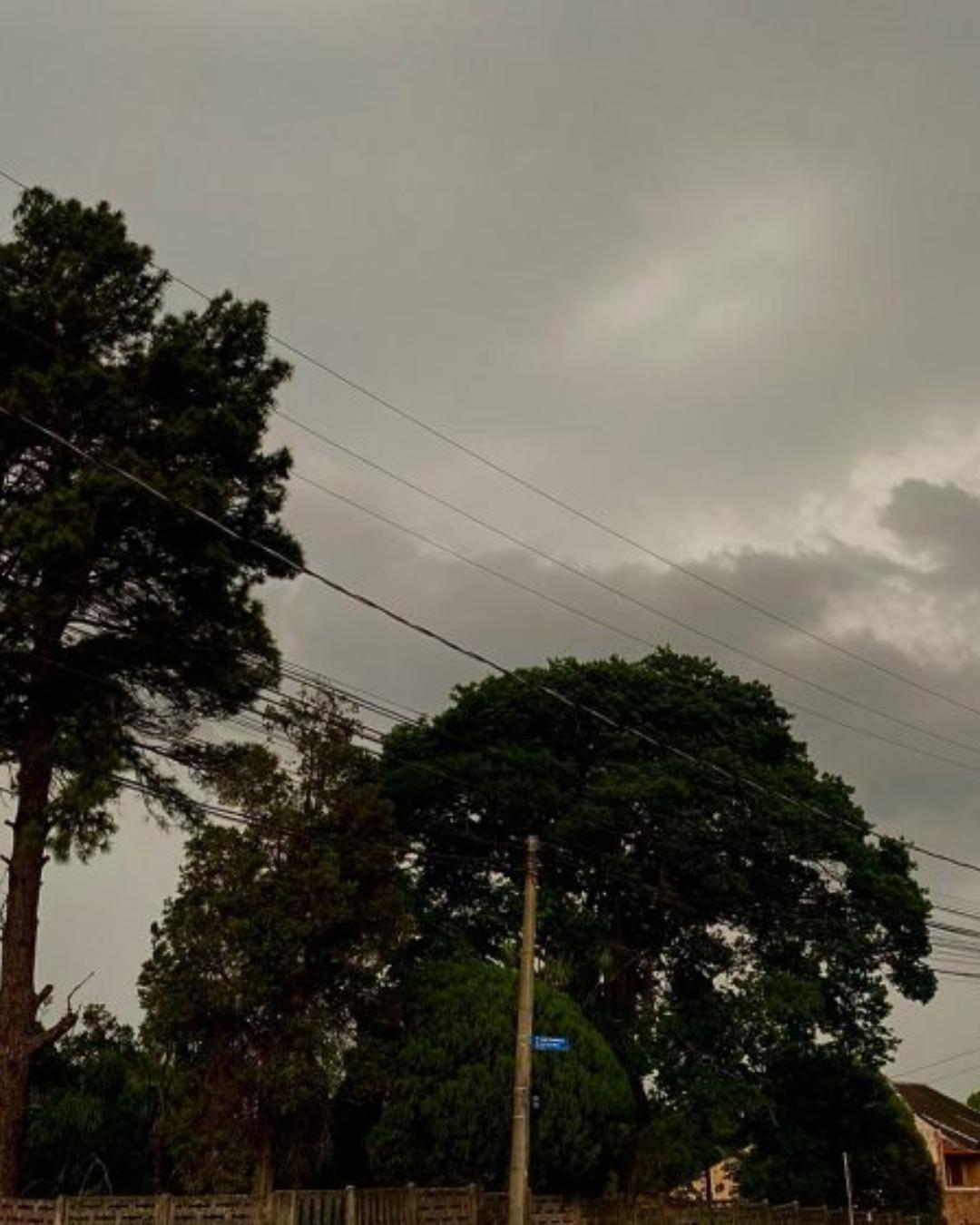 Paraná registra ventos de até 108 km/h e alerta de perigo é emitido para a faixa leste do estado